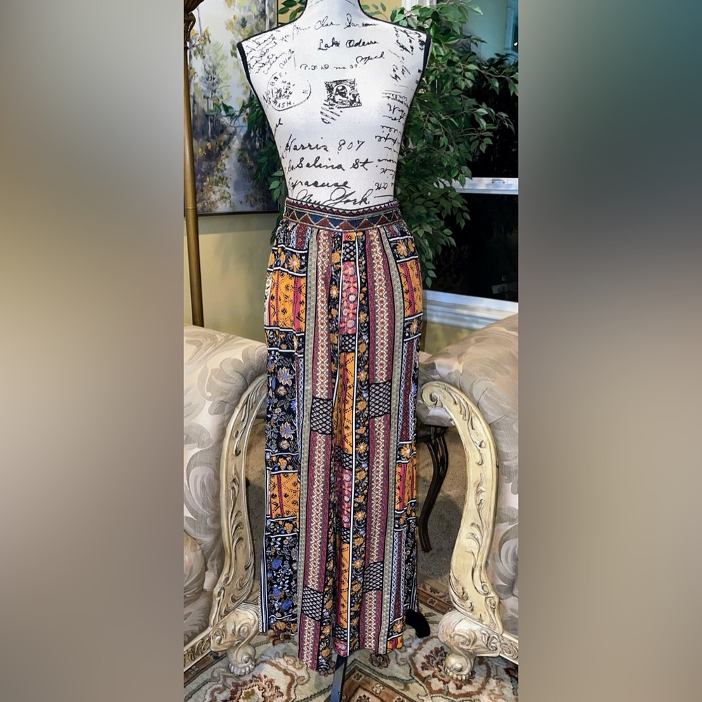 Wide leg pants with sequins